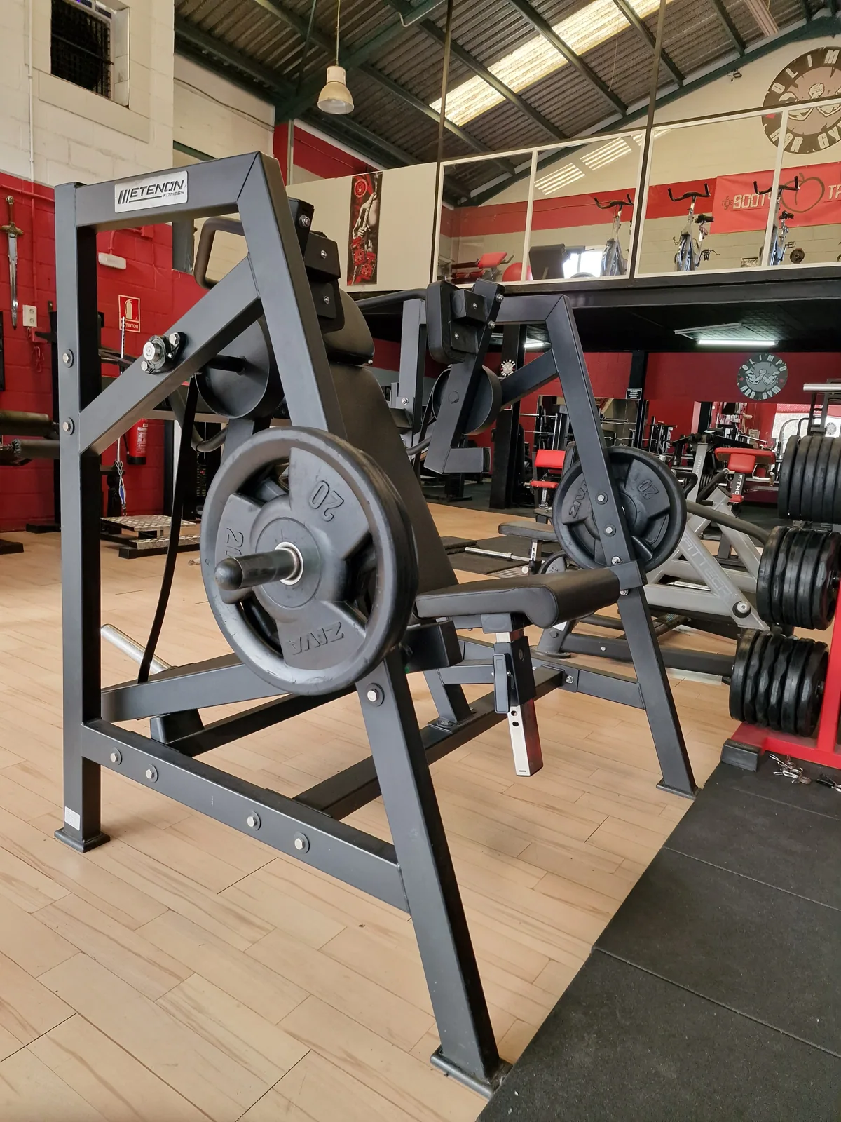Máquina de musculación en la sala de Olimpo